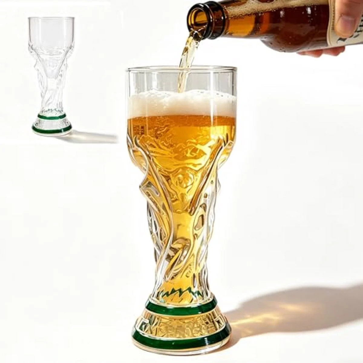2026 Fußball Bierkrug 480 ML - Bierglas Pokal Design Metalloptik mit Griff - Fanartikel für Party Public Viewing - Gesch