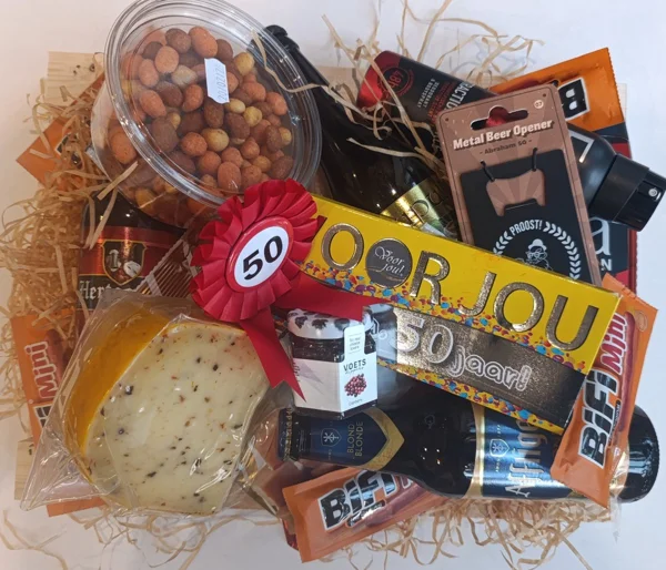 Abraham 50 jaar cadeaupakket met bier en snacks