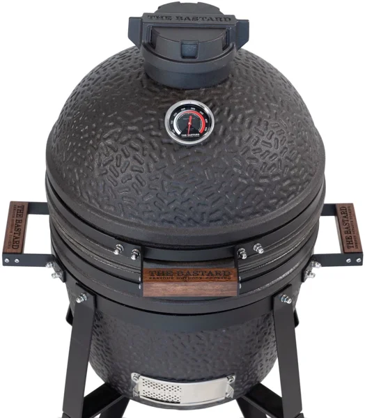 The Bastard Urban Compact kamado als cadeau voor barbecue liefhebber