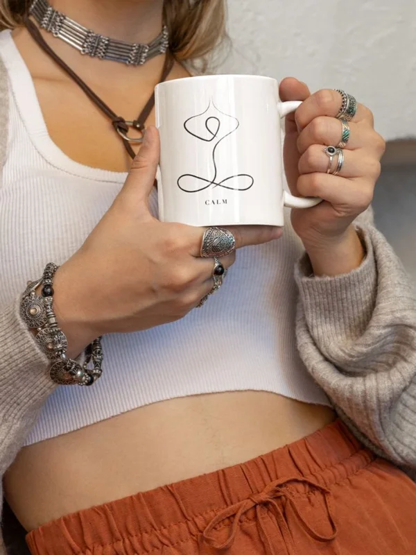 Mok - Calm - Wurban Wear | Keramiek | 325 ml (11oz) | Leuk cadeau | Vaatwasser & magnetronbestendig | Yoga mok