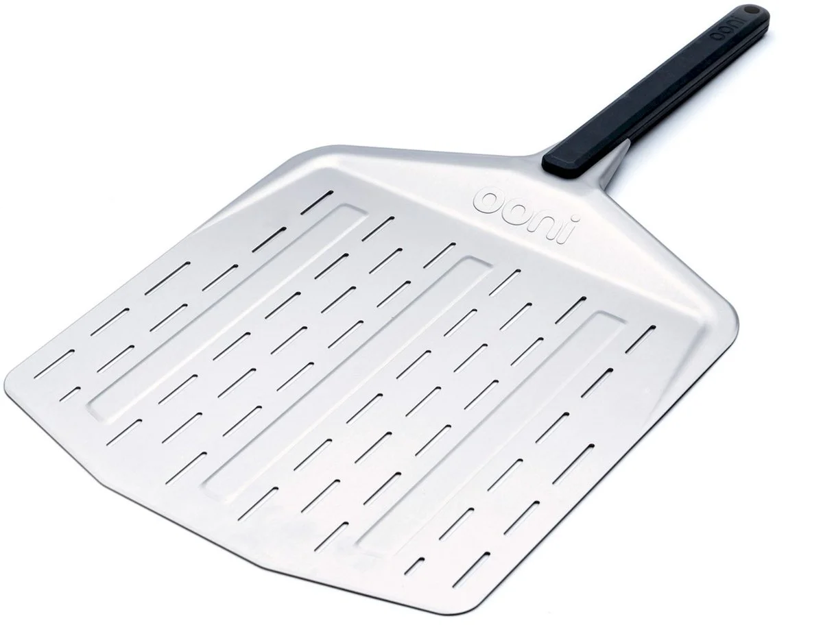 Ooni geperforeerde pizzaschep 30 cm als cadeau voor een pizzaliefhebber